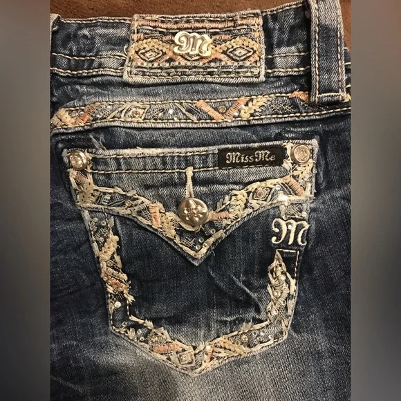 Miss Me Signature Crop - Picture 4 of 7